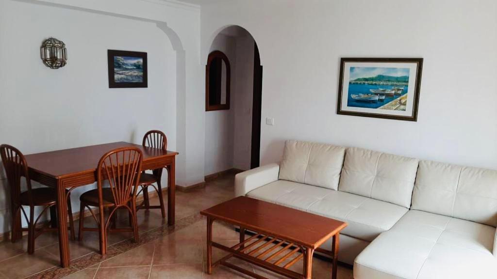 Apartamentos Balcon De Carabeo Nerja Luaran gambar